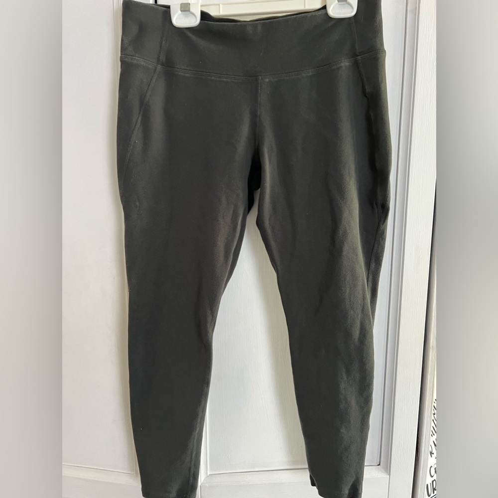 Women’s  cropped athletic leggings
